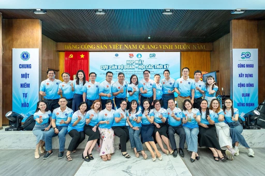 Họp mặt cán bộ Đoàn – Hội các thời kỳ: Kết nối “chuyến xe thanh xuân” trong hành trình 50 năm xây dựng và phát triển Trường Đại học Luật TP.HCM